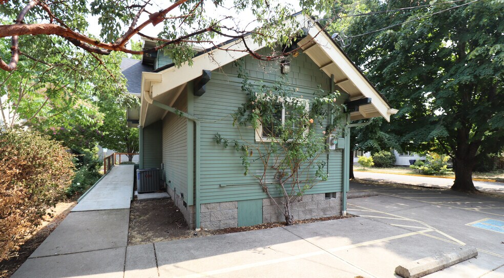 More Photos Of 1396 Charnelton St, Eugene Office For Lease