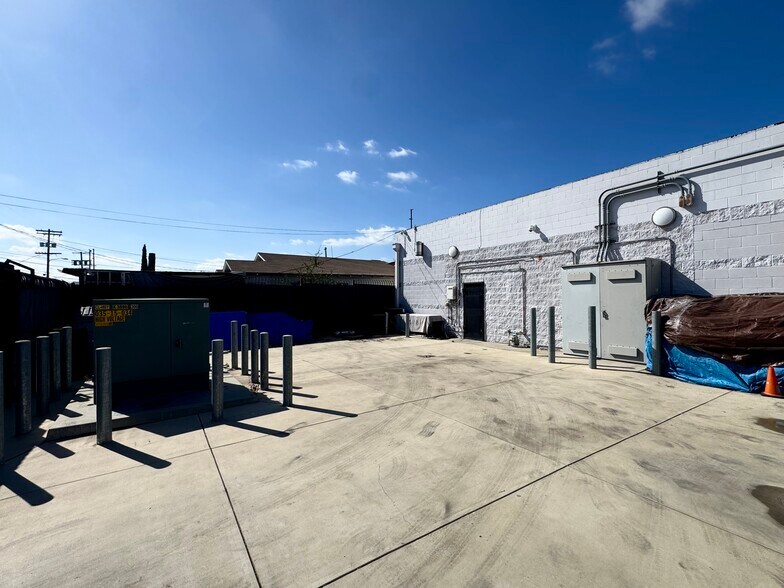 More Photos Of 5447 Satsuma St, North Hollywood Warehouse For Sale