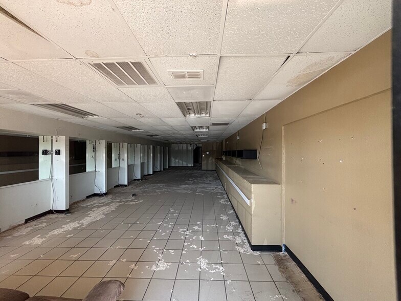 More Photos Of 5302 Slide Rd, Lubbock Storefront Retail Office For Sale