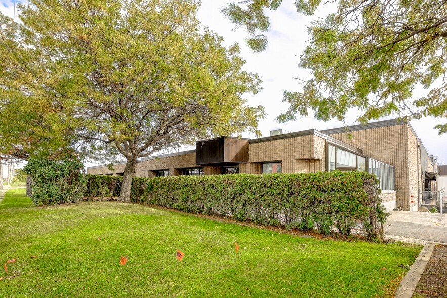 More Photos Of 1660-1700 Boul Hymus, Dorval Warehouse For Sale