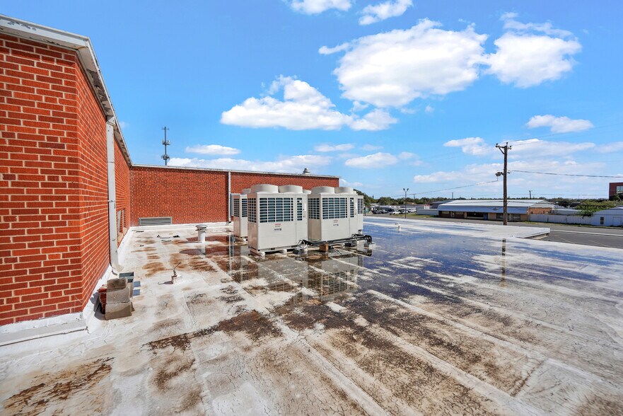 More Photos Of 201 E Illinois Ave, Midland Office For Sale