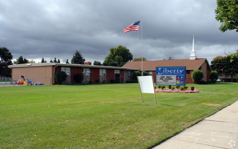 Primary Photo Of 3800 E 11 Mile Rd, Warren Religious Facility For Lease