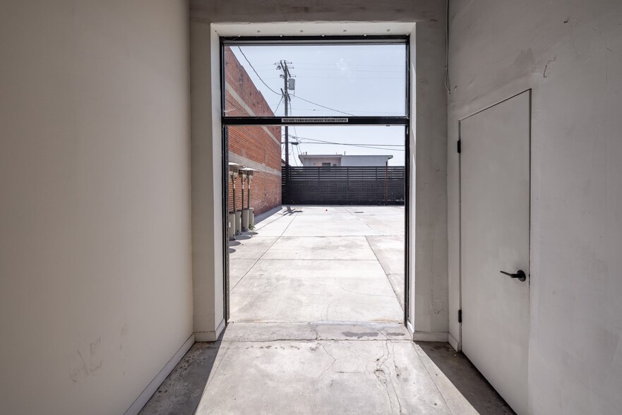 More Photos Of 629 N Western Ave, Los Angeles Office For Lease