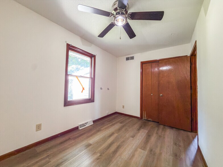 More Photos Of 204 N Walnut St, La Monte Multifamily For Sale