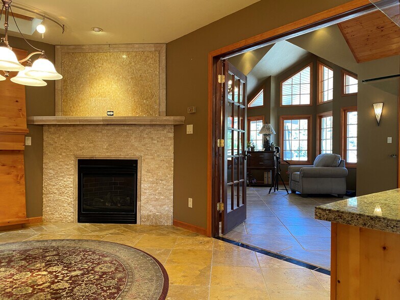 More Photos Of 173 Frontage Rd, South Fork Freestanding For Lease