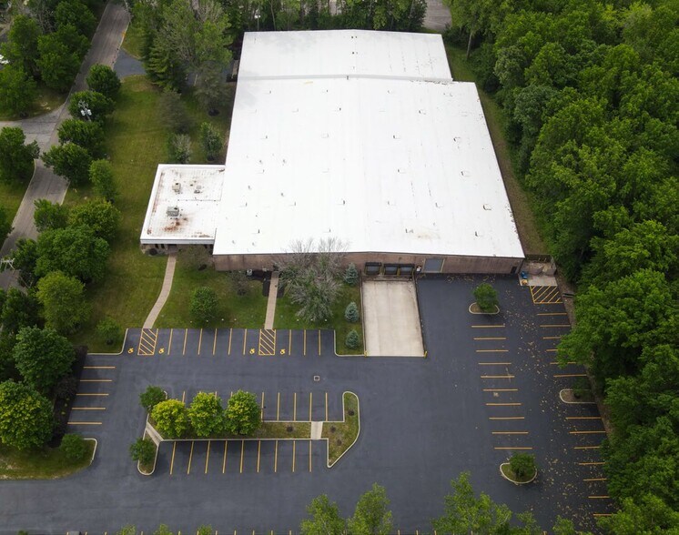More Photos Of 55 Woodridge Dr, Amherst Manufacturing For Lease
