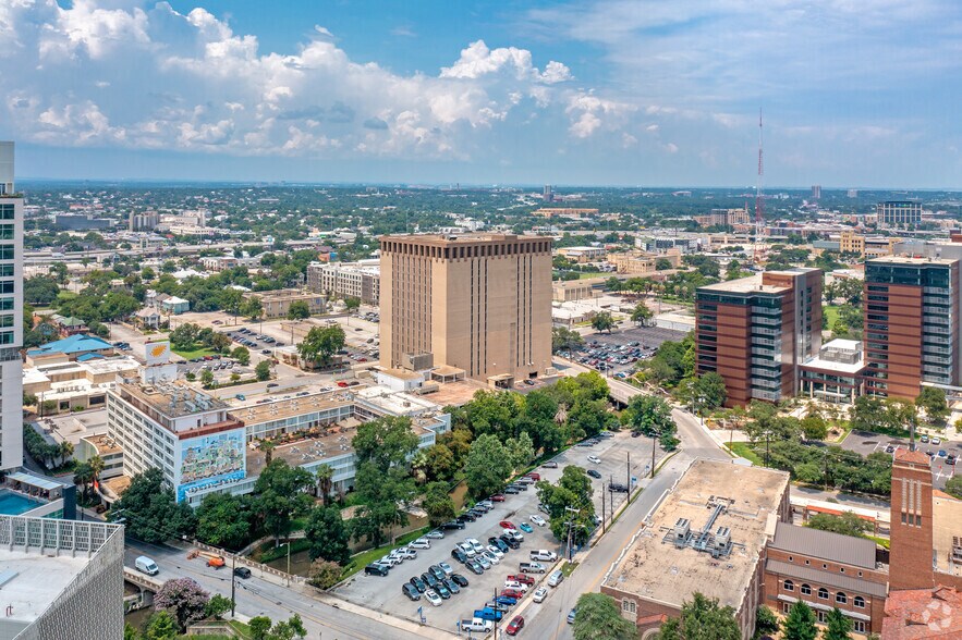 More Photos Of 1010 N Saint Marys St, San Antonio Office For Sale