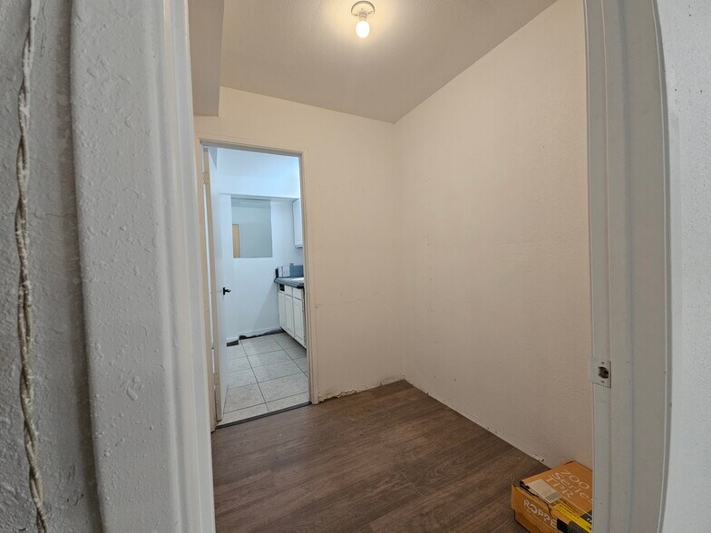 More Photos Of 3829 Rising Sun Rd, Bullhead City Distribution For Lease
