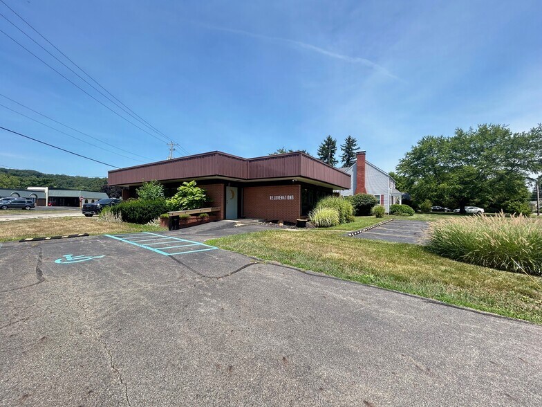 More Photos Of 1320 Granville Rd, Newark Medical For Sale