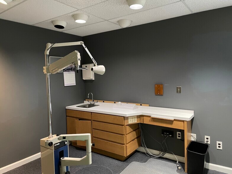 More Photos Of 11355 Pembrooke Sq, Waldorf Medical For Sale