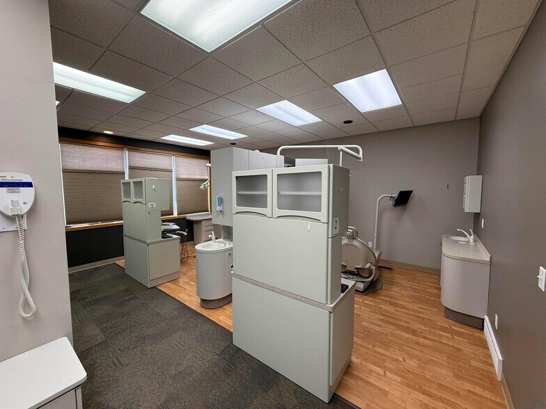 More Photos Of 810 Central Ave, Hawarden Storefront For Sale
