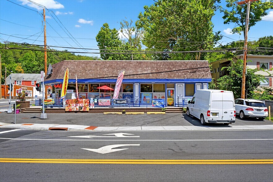 More Photos Of 4 Oscawana Lake Rd, Putnam Valley Supermarket For Sale
