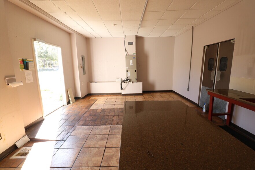 More Photos Of 2418 US Highway 19, Holiday General Retail For Lease