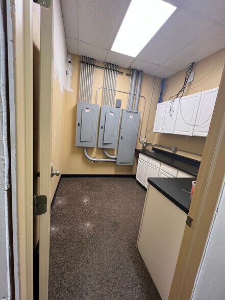 More Photos Of 1020 W Fulton St, Waupaca Freestanding For Lease