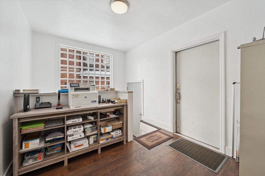 More Photos Of 2404 Saw Mill Run Blvd, Pittsburgh Storefront For Sale