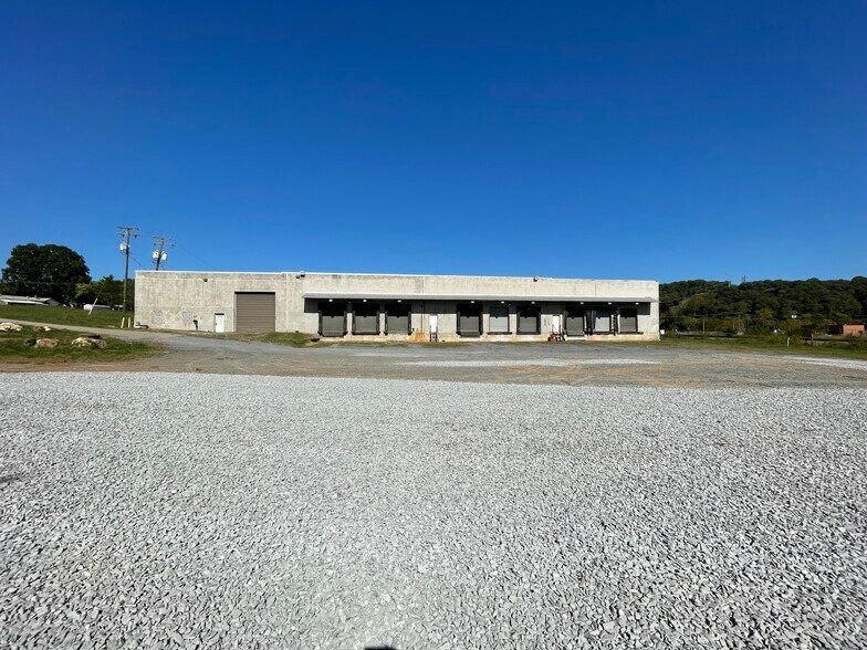 More Photos Of 201 Perrow St, Altavista Warehouse For Lease