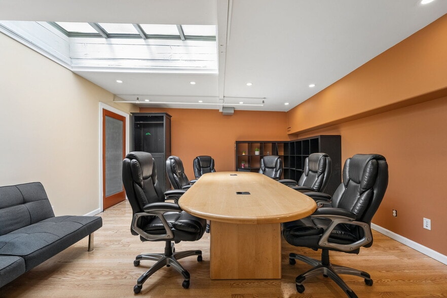 More Photos Of 825-829 27th Ave, Oakland Manufacturing For Sale