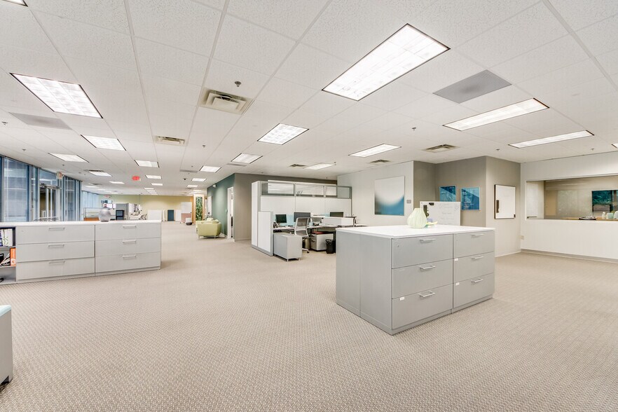 More Photos Of 10700 Abbotts Bridge Rd, Johns Creek General Retail For Lease