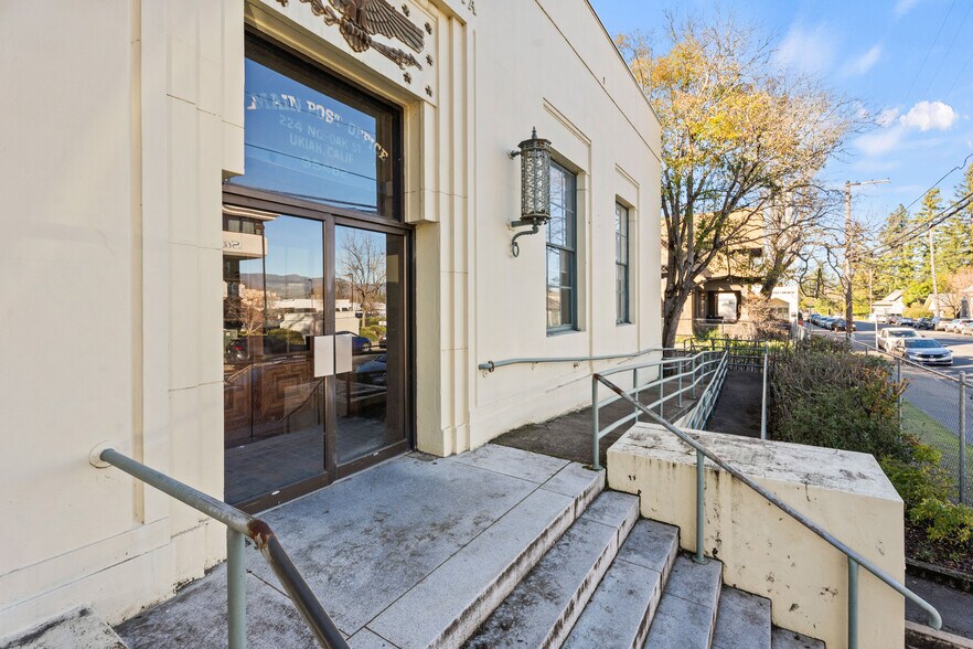 More Photos Of 224 N Oak St, Ukiah Office Residential For Sale