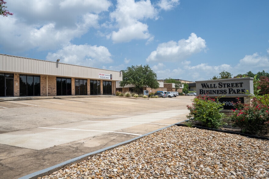 More Photos Of 8906 Wall St, Austin Unknown For Lease