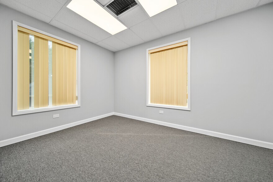 More Photos Of 211 W Chicago Ave, Hinsdale Office For Sale