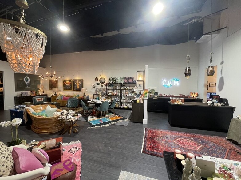 More Photos Of 12415 Bandera Rd, Helotes General Retail For Sale
