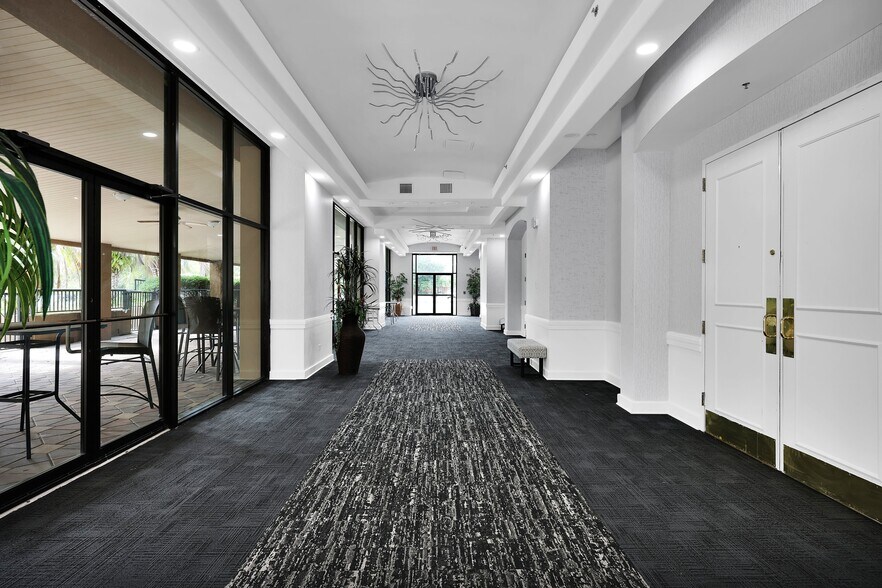 More Photos Of 9150 Baymeadows Rd, Jacksonville Hotel For Sale
