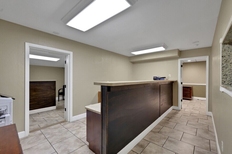 More Photos Of 4608 Norwood Ave, Jacksonville Office For Lease