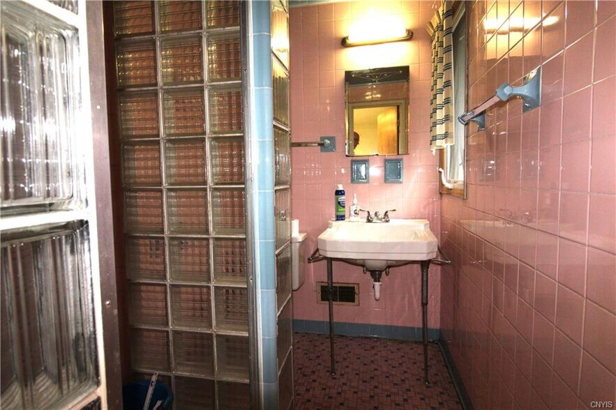 More Photos Of 41 Howard Ave, Binghamton Office Residential For Lease