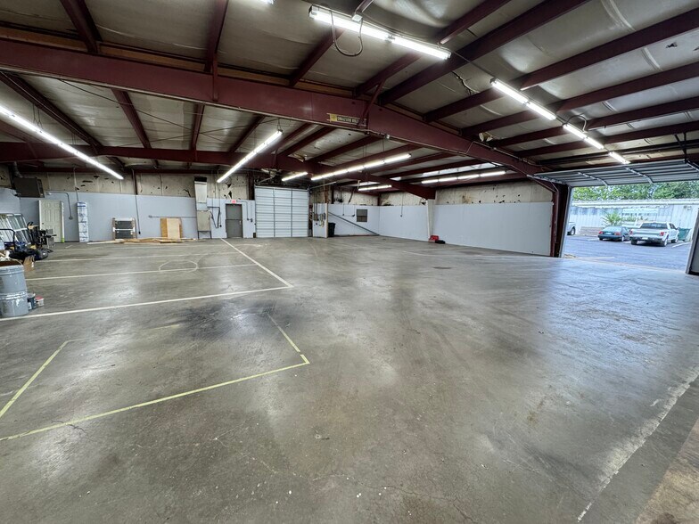 More Photos Of 6547 E Skelly Dr, Tulsa Unknown For Lease