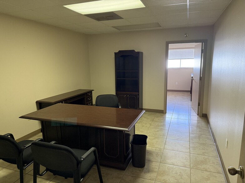 More Photos Of 718 Hangar Dr, New Iberia Warehouse For Sale
