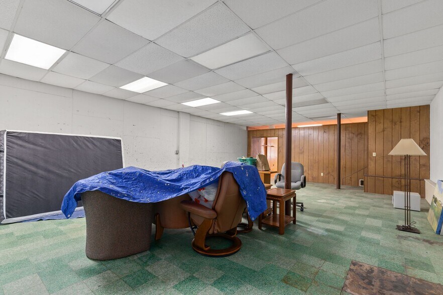 More Photos Of 754 N Main St, Oshkosh General Retail For Sale