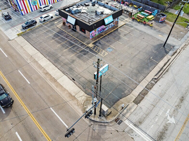 More Photos Of 2007 N Main St, Baytown General Retail For Sale
