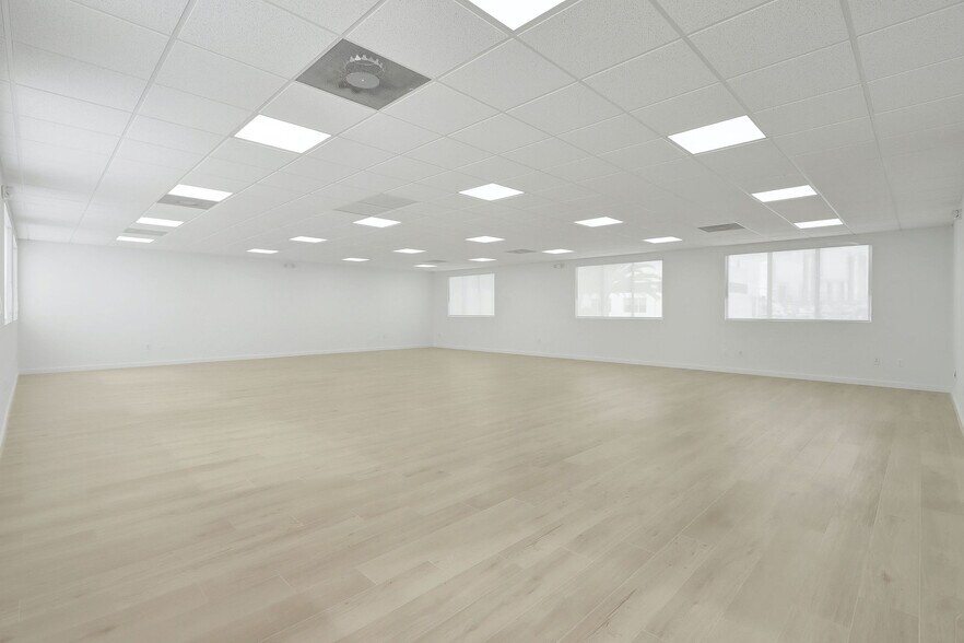 More Photos Of 235 NE 67th St, Miami Warehouse For Lease