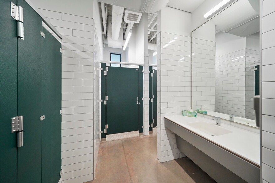 More Photos Of 121 St Emanuel St, Houston Flex For Sale