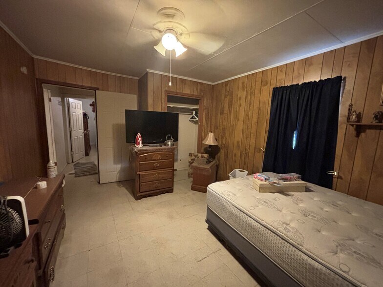 More Photos Of 147 Wainwright St, San Antonio Flex For Sale