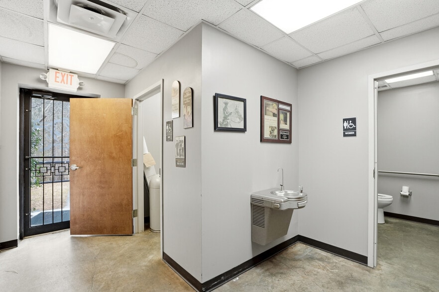 More Photos Of 6190 Parkway North Dr, Cumming Light Distribution For Sale