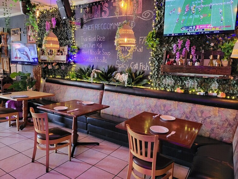 More Photos Of 4921-4945 W Craig Rd, Las Vegas General Retail For Lease