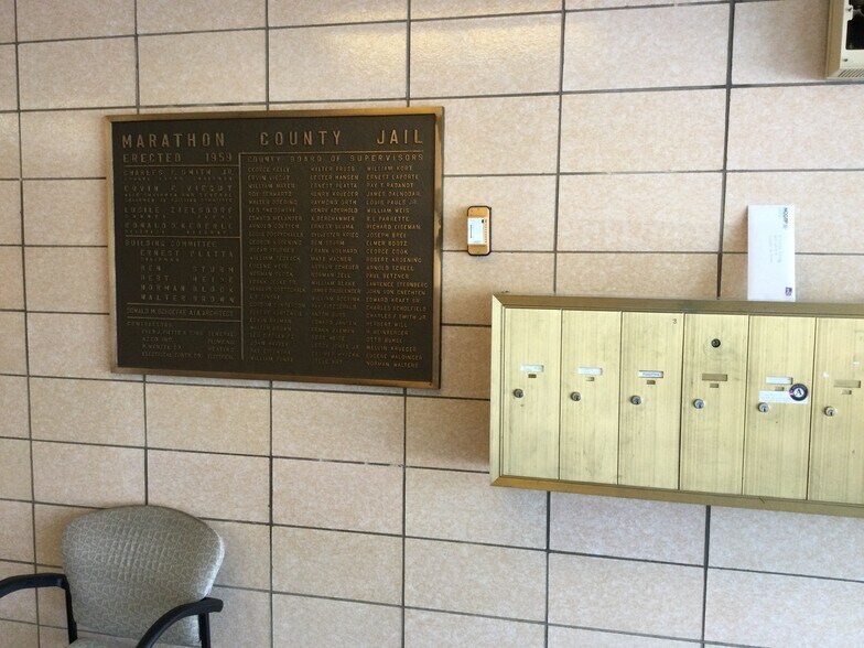 More Photos Of 911 Jackson St, Wausau Office For Sale