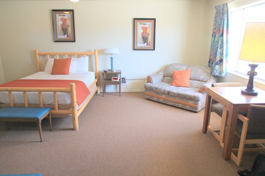 More Photos Of 227 N Hwy 89, Hatch Hotel For Sale