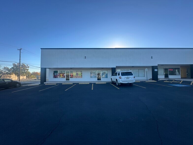 More Photos Of 6904- Bandera Rd, San Antonio Unknown For Lease