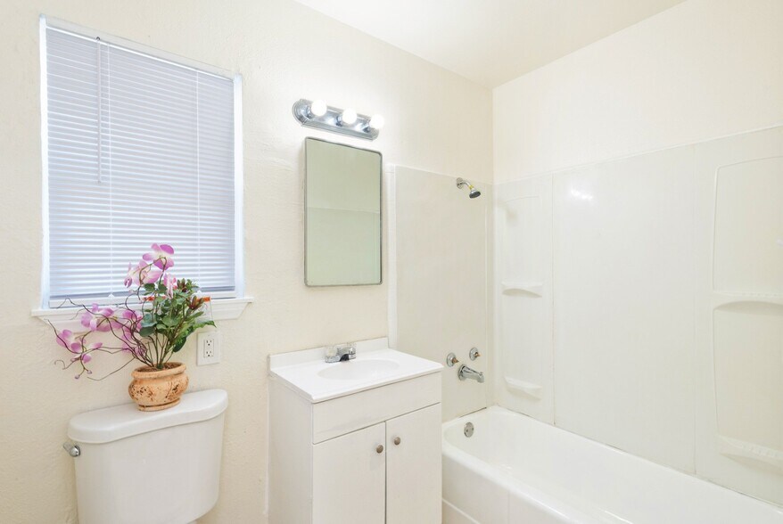 More Photos Of 15564 Hesperia Rd, Victorville Apartments For Sale