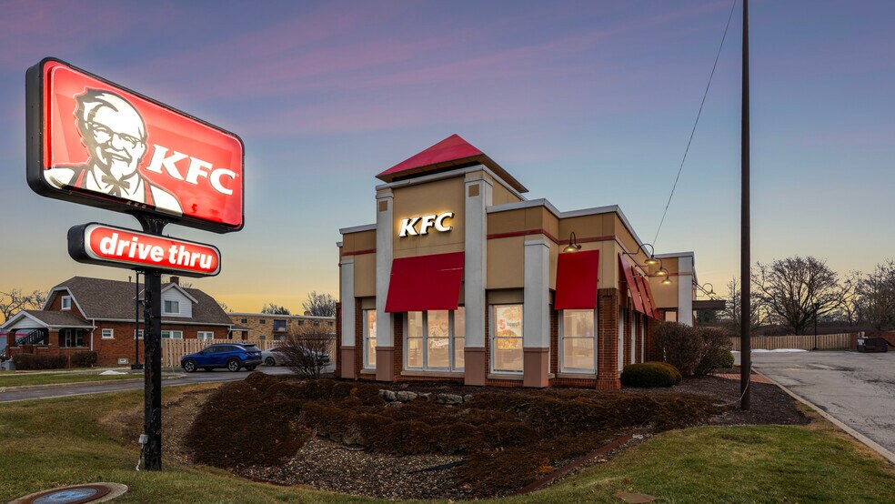 More Photos Of 12827 Pearl Rd, Strongsville Fast Food For Lease