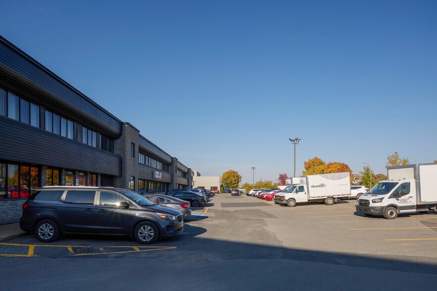 More Photos Of 667 Giffard, Longueuil Flex For Lease