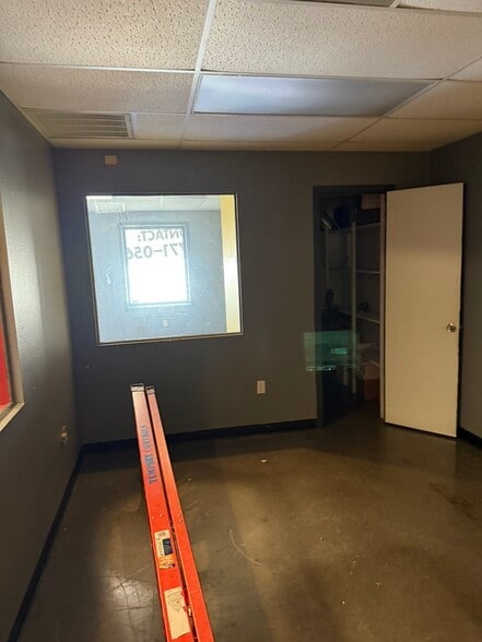 More Photos Of 4005 N Navarro St, Victoria Warehouse For Lease
