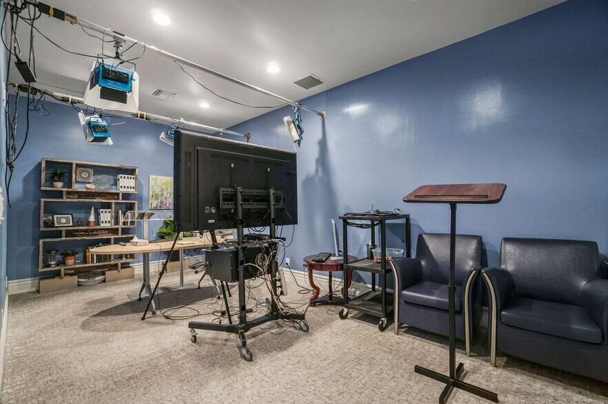 More Photos Of 1054 S Robertson Blvd, Los Angeles Office For Sale