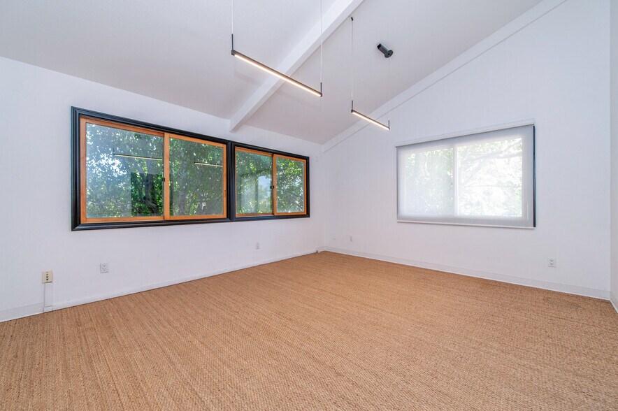 More Photos Of 2482 Newport Blvd, Costa Mesa Loft Creative Space For Lease