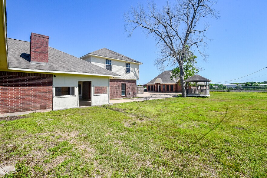 More Photos Of 1411 1/2 Guadalupe St, Stafford Office Residential For Sale