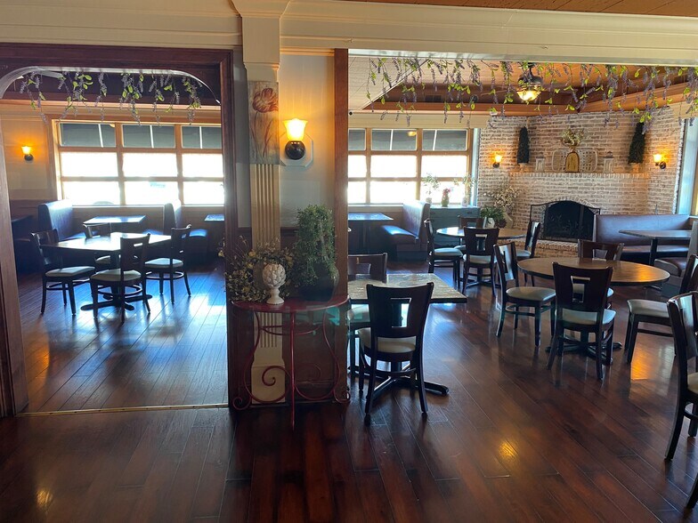 361 Main St, Center Moriches, NY 11934 Restaurant For Sale