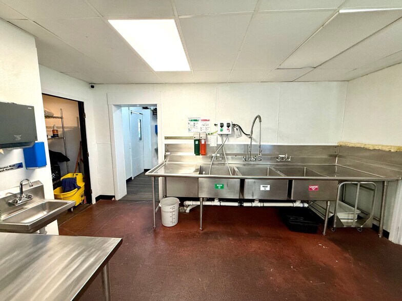 More Photos Of 105 S Water St, Nixa Restaurant For Sale